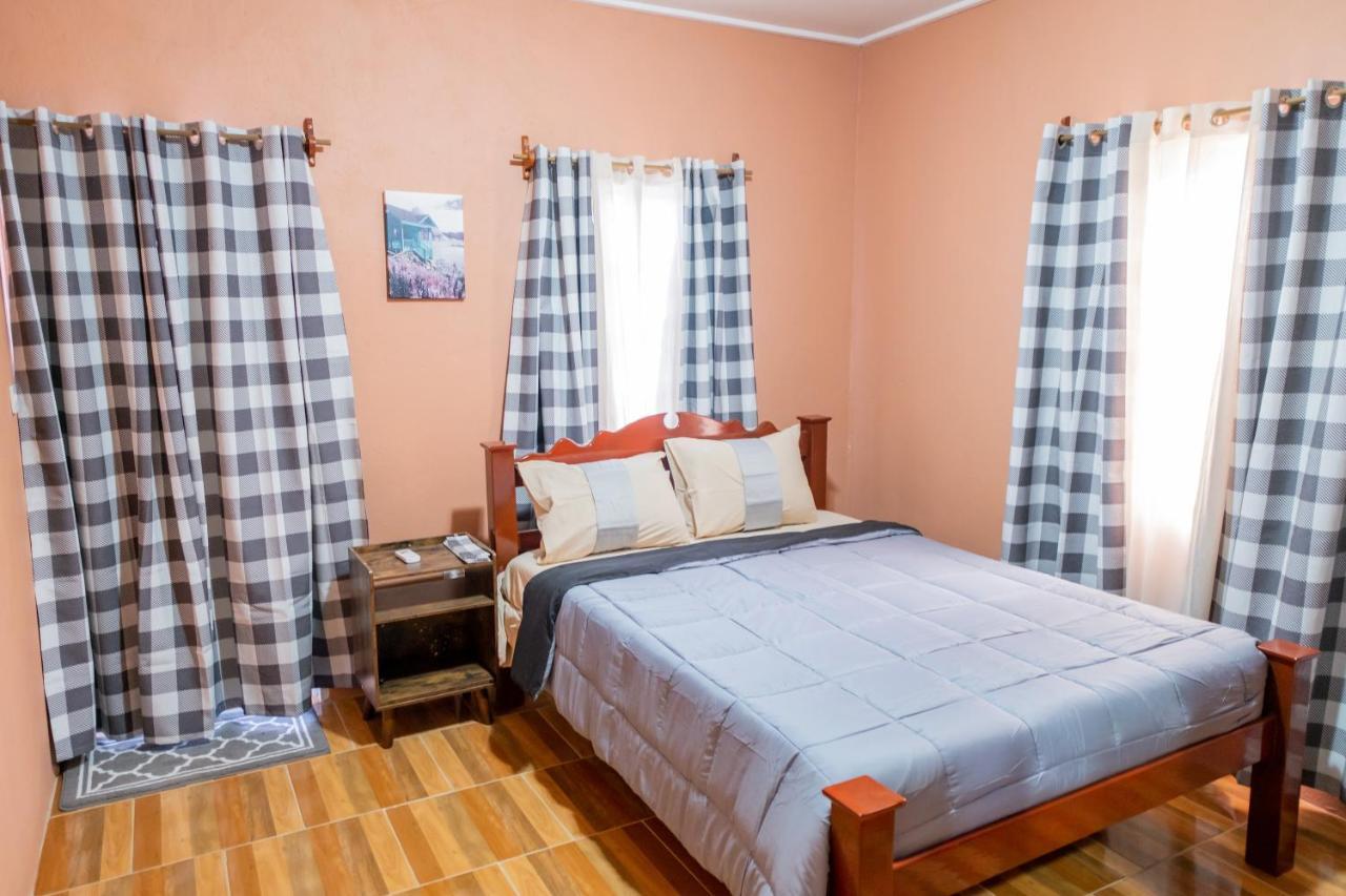Golden Palms Apartment キングスタウン エクステリア 写真