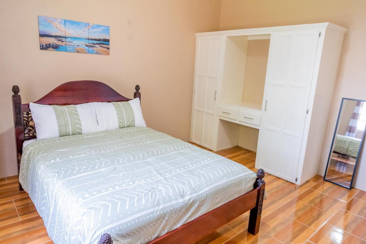 Golden Palms Apartment キングスタウン エクステリア 写真