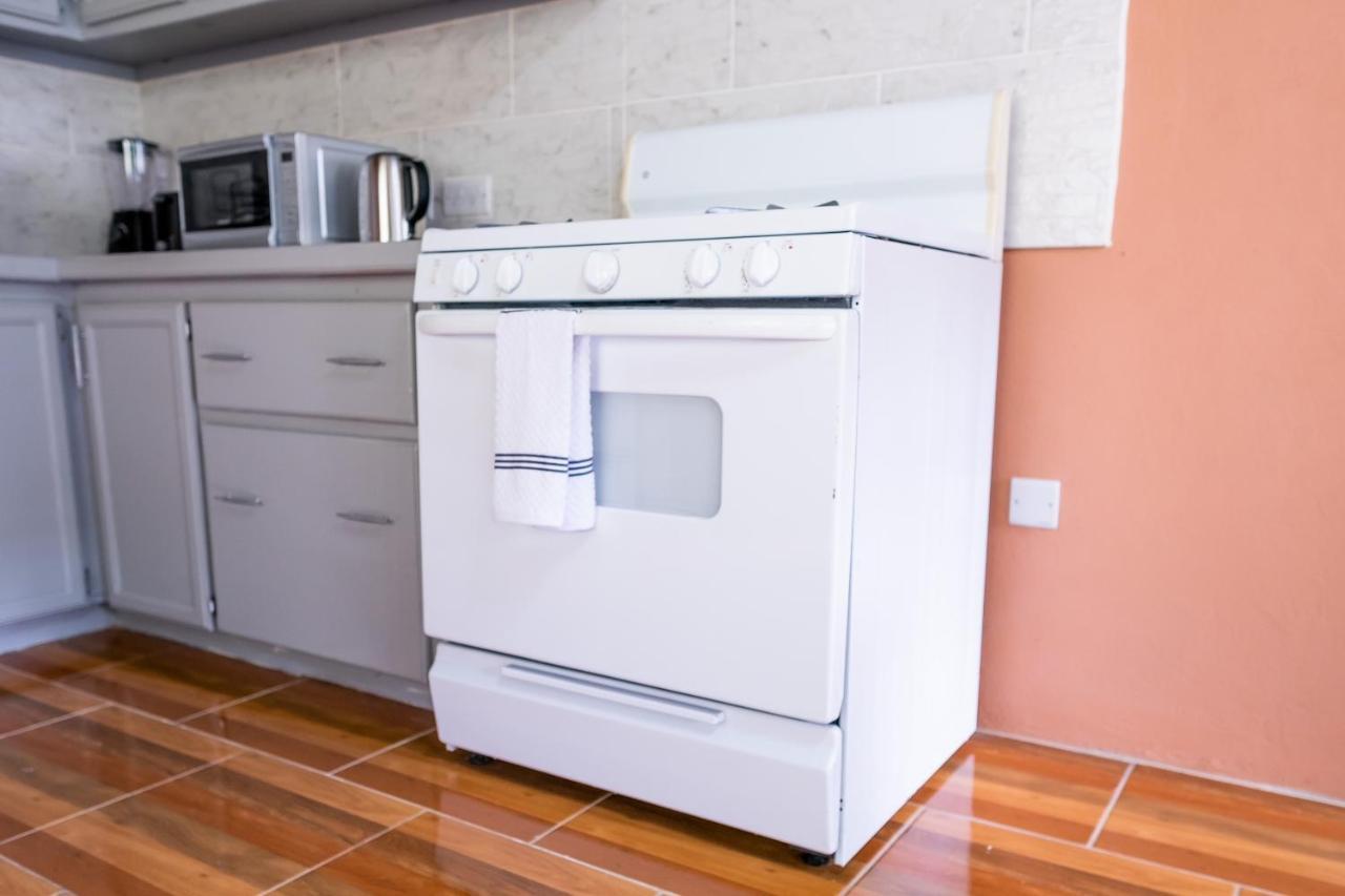 Golden Palms Apartment キングスタウン エクステリア 写真