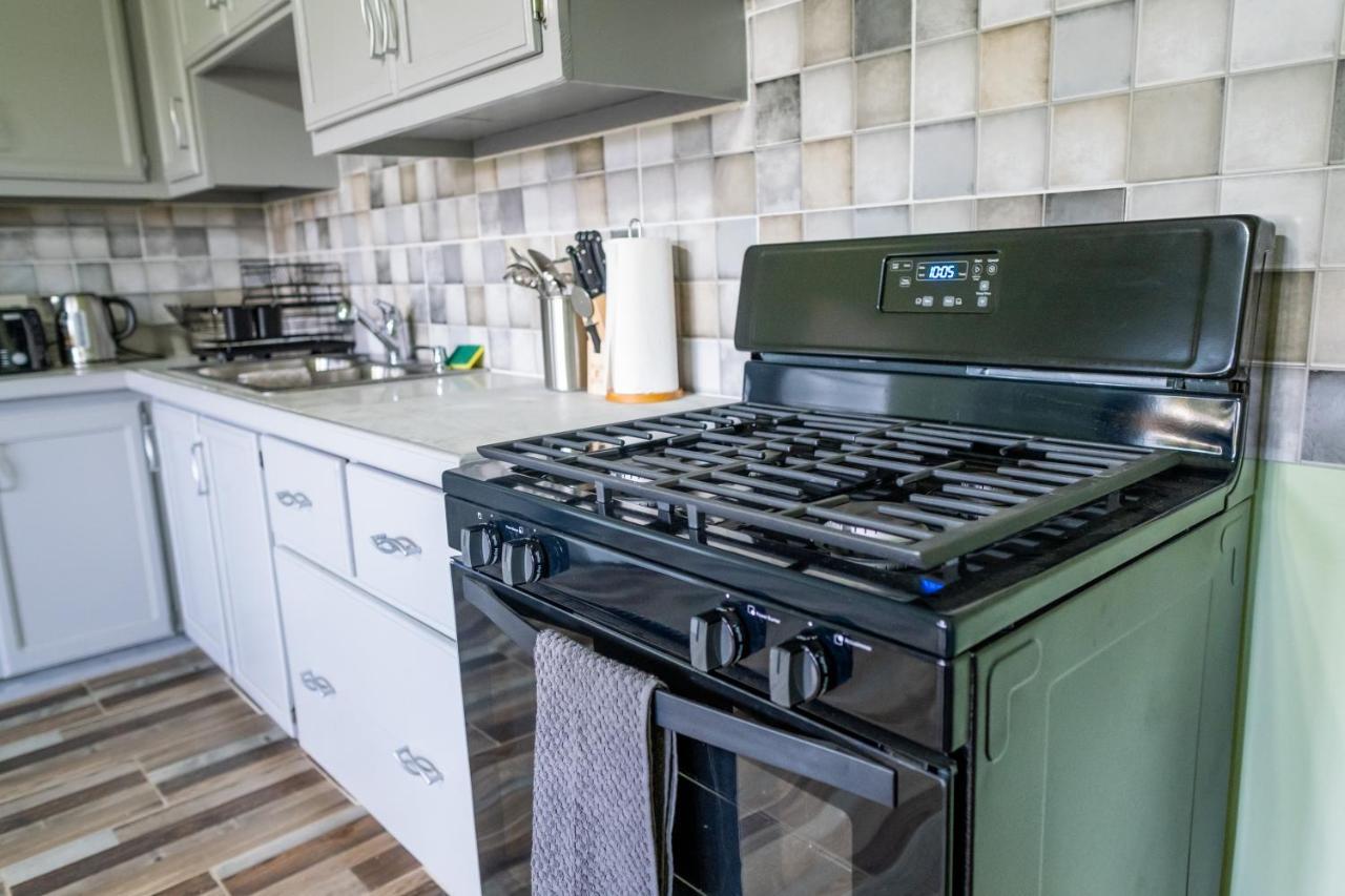 Golden Palms Apartment キングスタウン エクステリア 写真