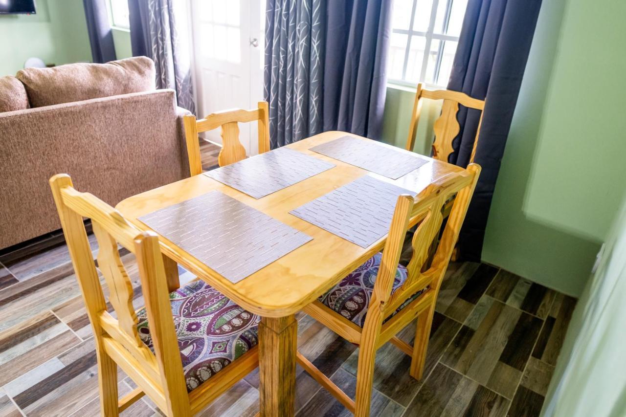 Golden Palms Apartment キングスタウン エクステリア 写真