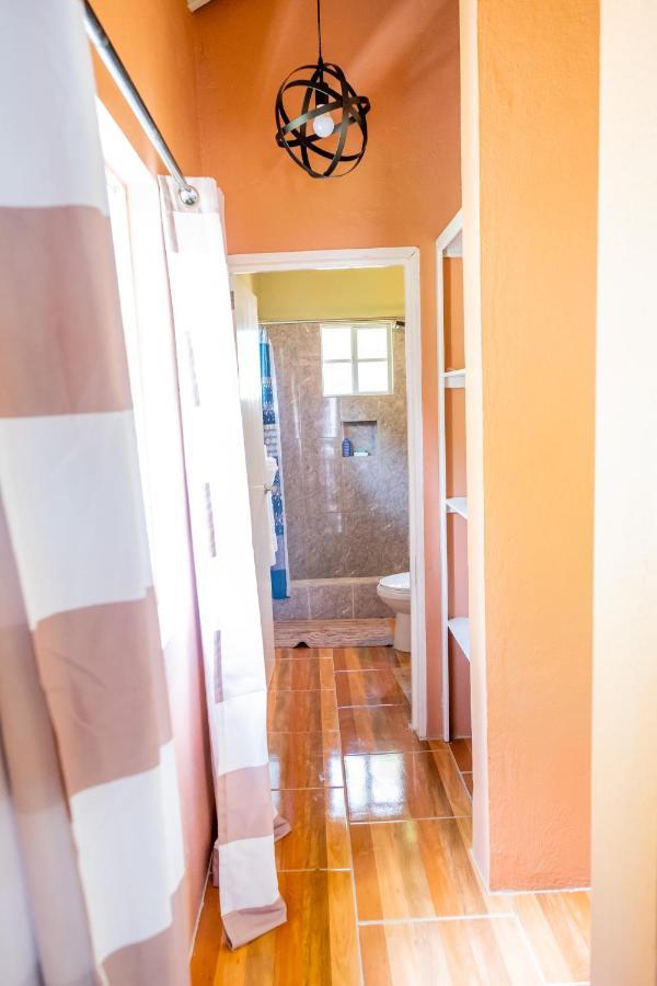 Golden Palms Apartment キングスタウン エクステリア 写真