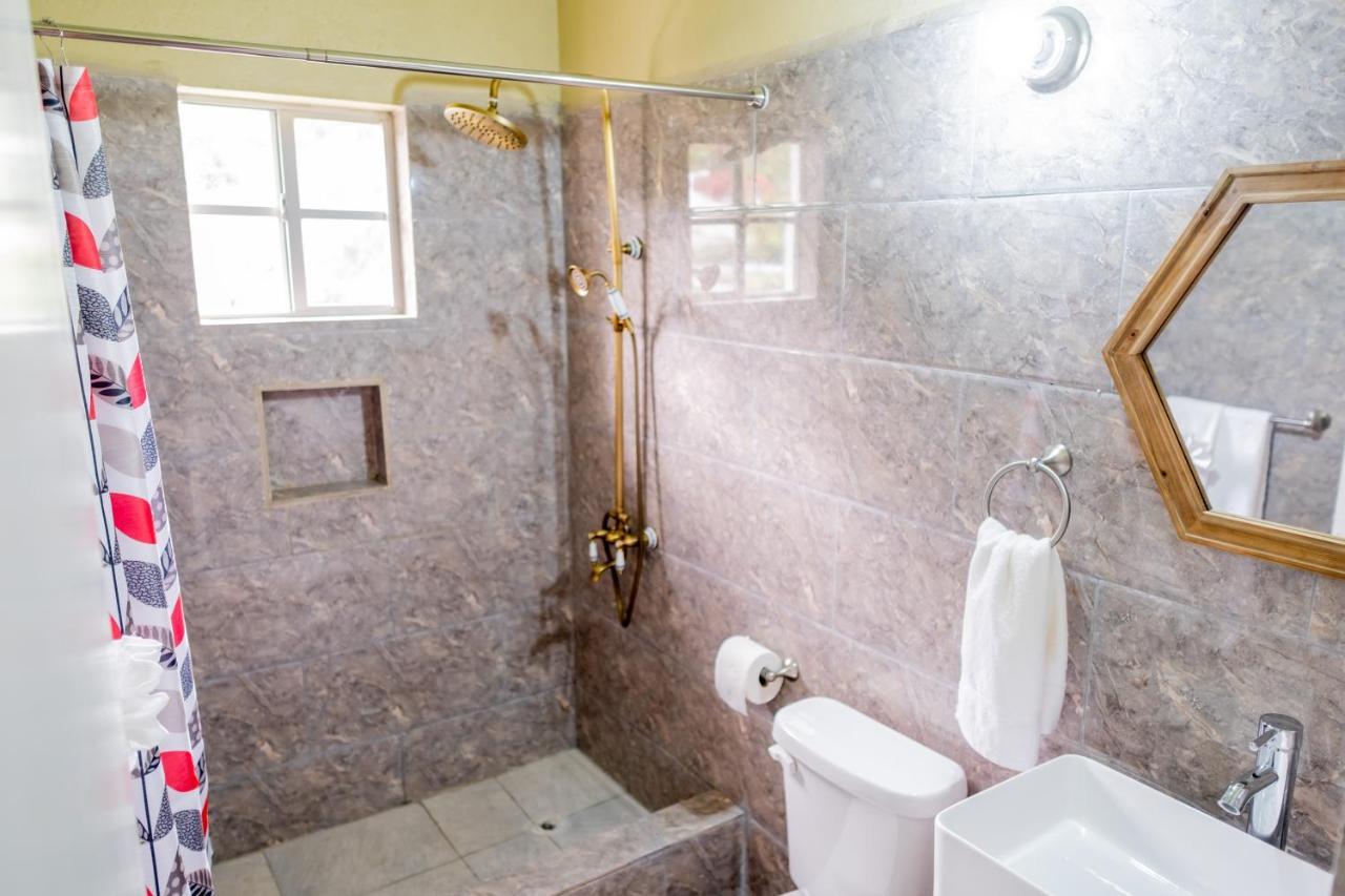 Golden Palms Apartment キングスタウン エクステリア 写真